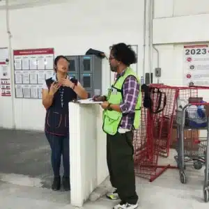 Recabando datos de campo en la sucursal de una empresa generadora de residuos de manejo especial.