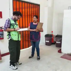 Llenando lista de verificación para gestionar autorizaciones en materia ambiental para personas físicas o morales que se dedican a la prestación de servicios en la modalidad comercio.